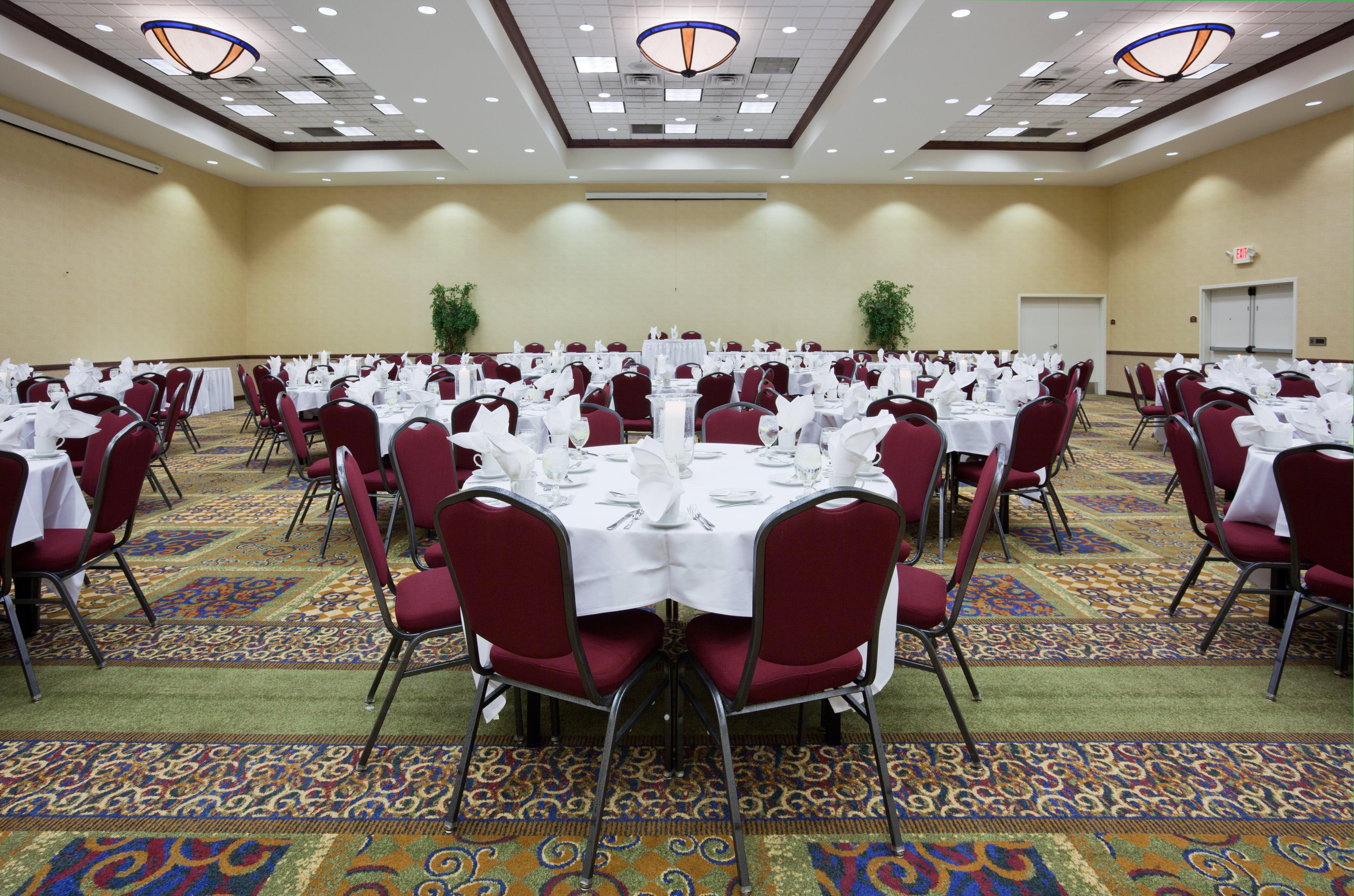 Holiday Inn Conference Center Marshfield, An Ihg Hotel Экстерьер фото