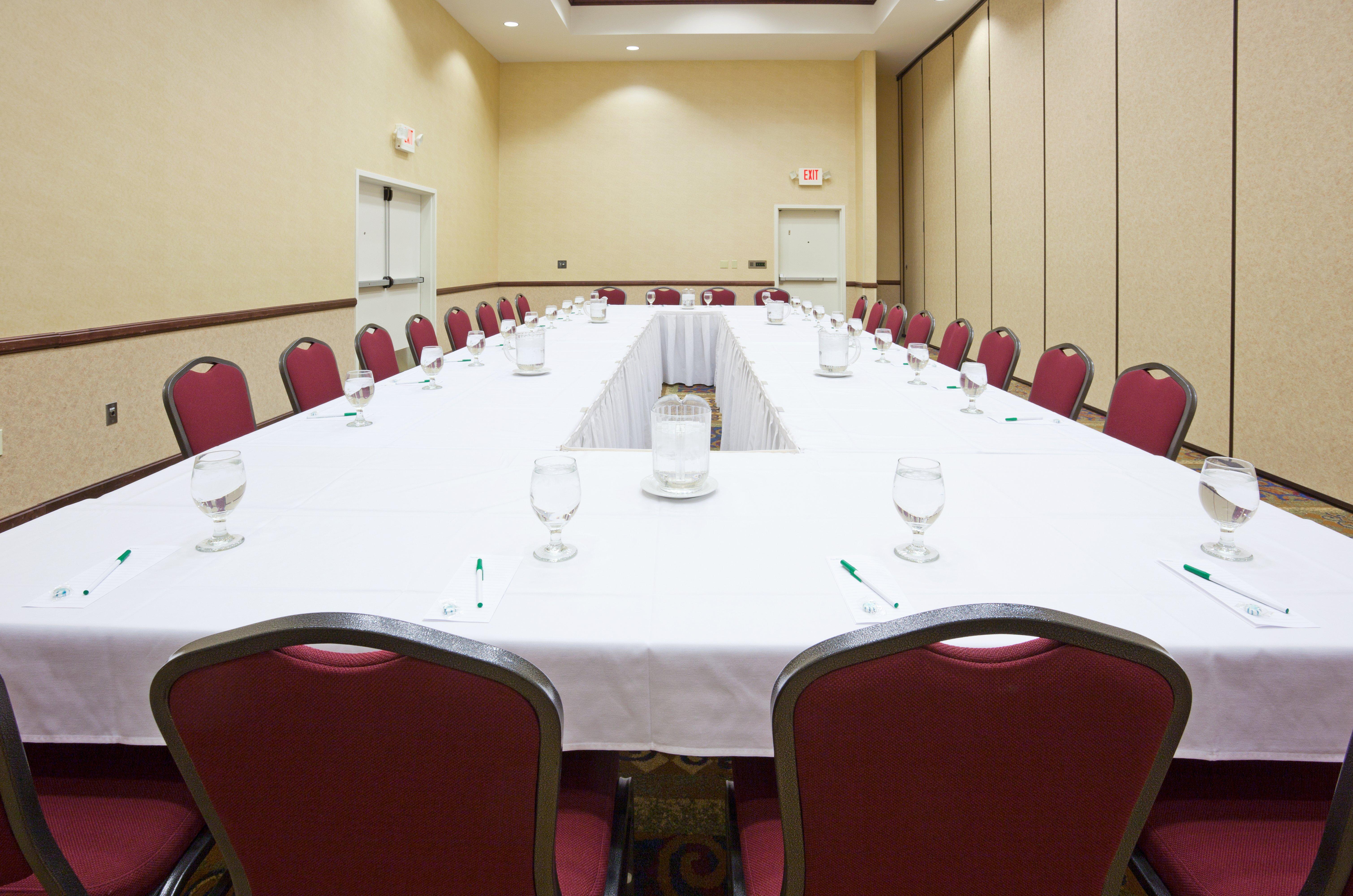 Holiday Inn Conference Center Marshfield, An Ihg Hotel Экстерьер фото