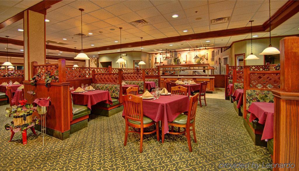 Holiday Inn Conference Center Marshfield, An Ihg Hotel Экстерьер фото