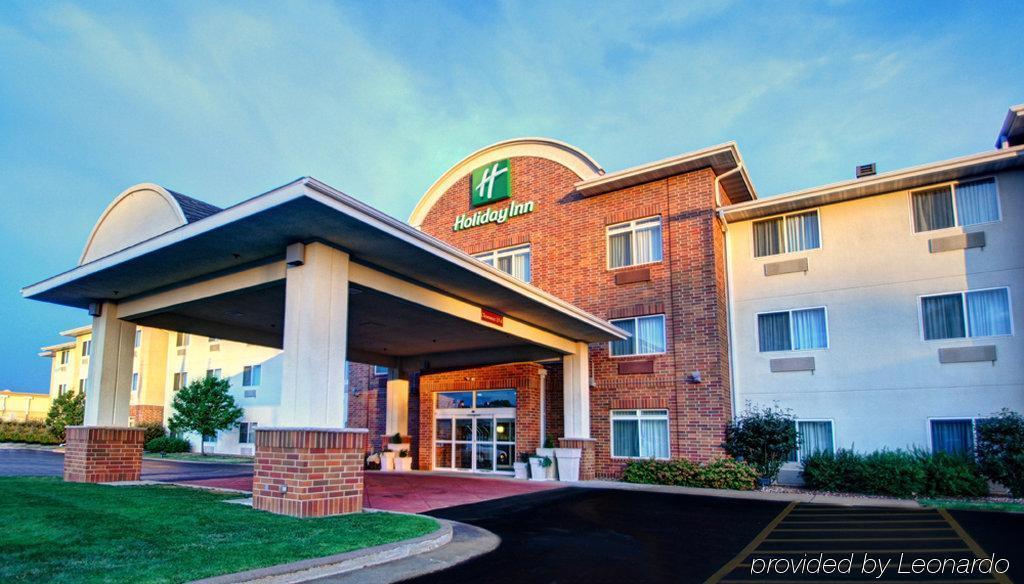 Holiday Inn Conference Center Marshfield, An Ihg Hotel Экстерьер фото