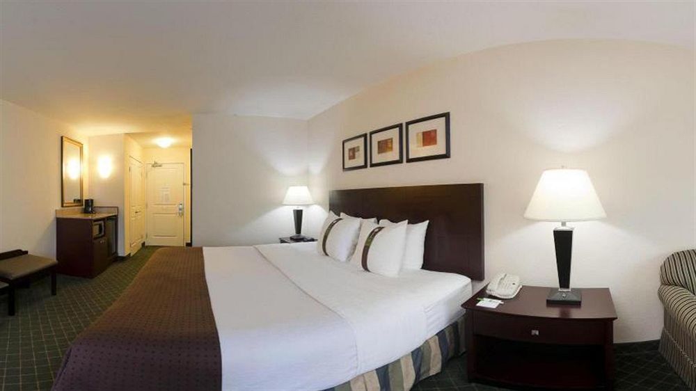 Holiday Inn Conference Center Marshfield, An Ihg Hotel Экстерьер фото