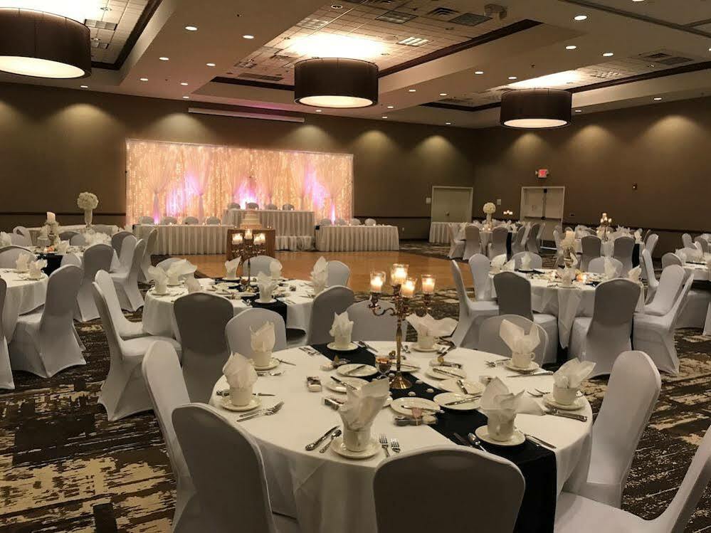 Holiday Inn Conference Center Marshfield, An Ihg Hotel Экстерьер фото