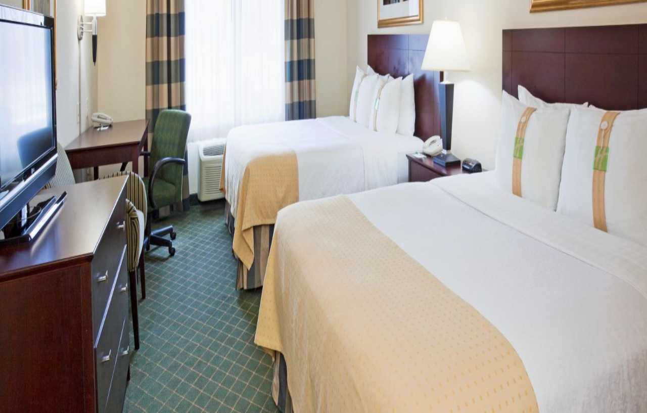 Holiday Inn Conference Center Marshfield, An Ihg Hotel Экстерьер фото